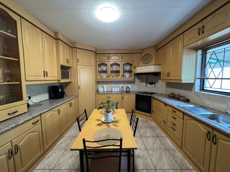 3 Bedroom Property for Sale in Park Village Western Cape